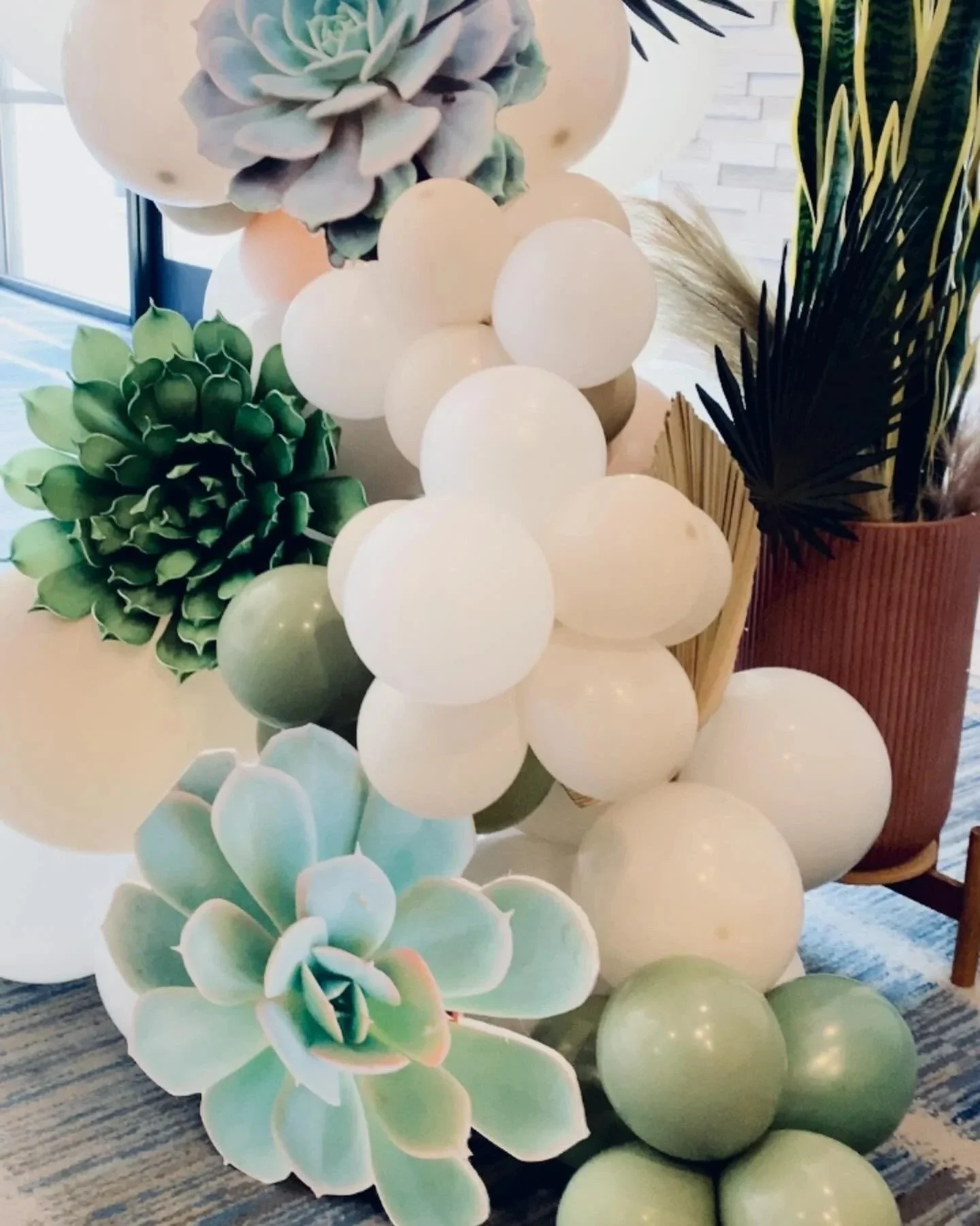imgi_2_succulent+inspired+balloon+arch.jpg