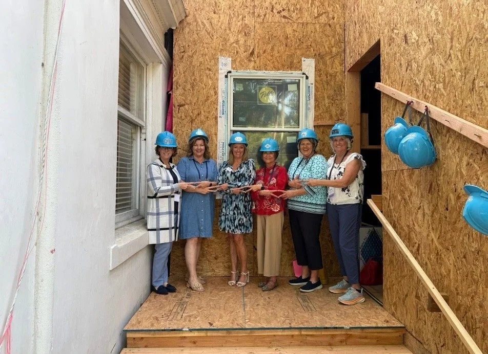 alpha psi of alpha delta pi adpi usc diamond dining room alumni hard hats in front of construction alpha class pledge class alumn graduate graduating class usc university southern california sorority house 