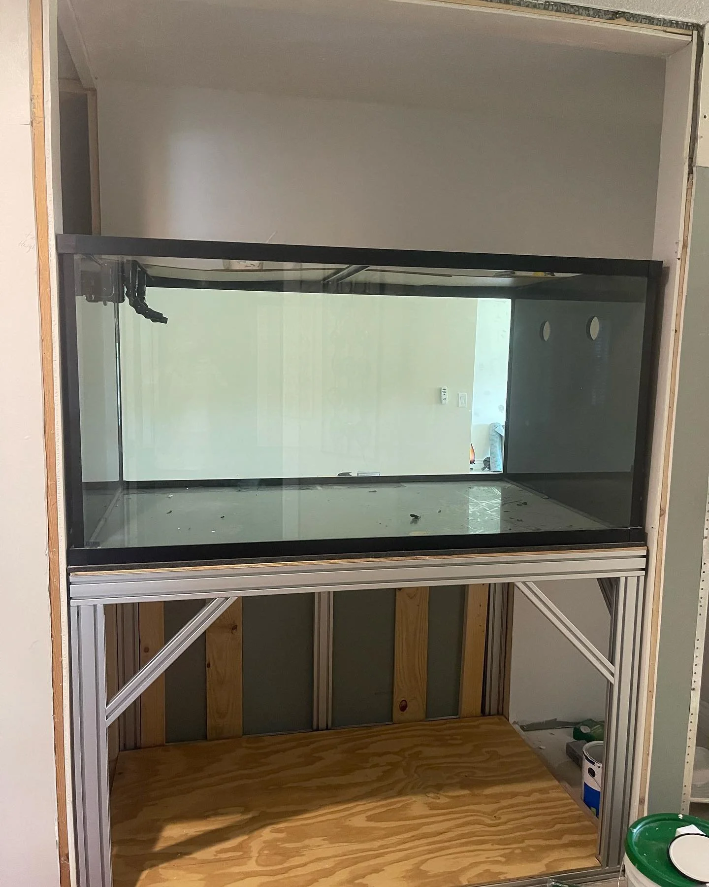 How many lights would it take to illuminate a 60&rdquo;x 36&rdquo;x30&rdquo; tank with wall to wall lighting for SPS? I can tell you the answer isn&rsquo;t more than 1! 🤯
#nextgenreeftechech #SayNoToShadows #SayNoToDisco