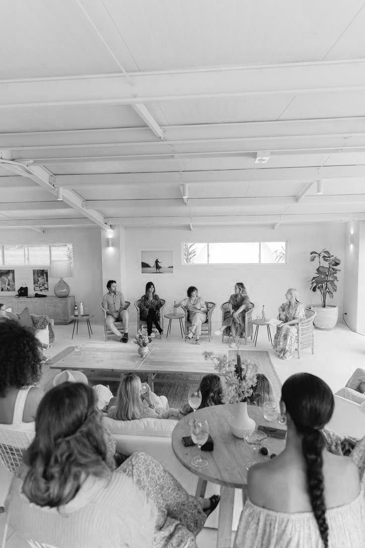 Group Psychology Coaching –         The Power of Collective Growth