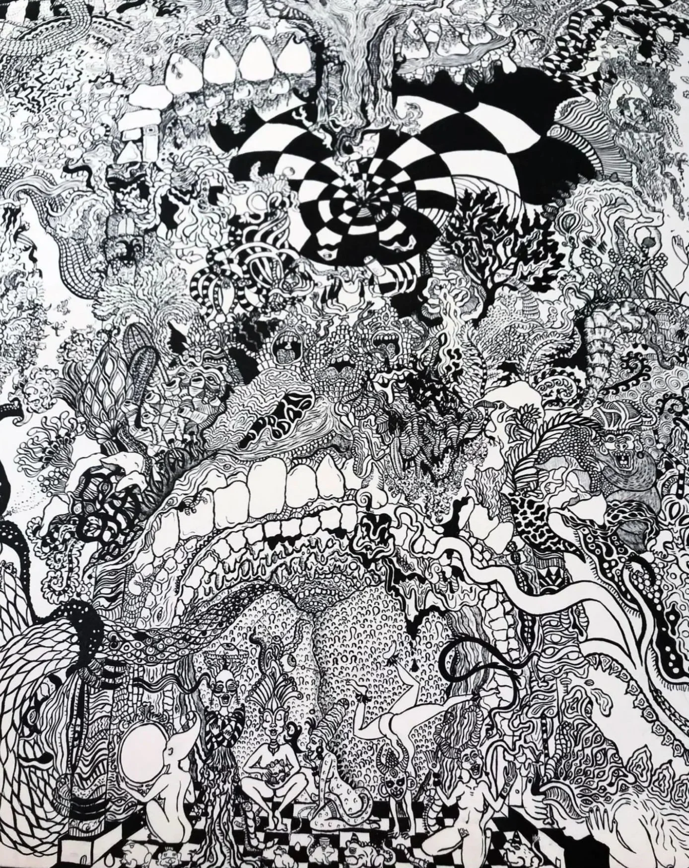 Ilustración en blanco y negro con figuras fantásticas, animales, criaturas míticas y personajes humanos en un estilo altamente detallado y caótico.