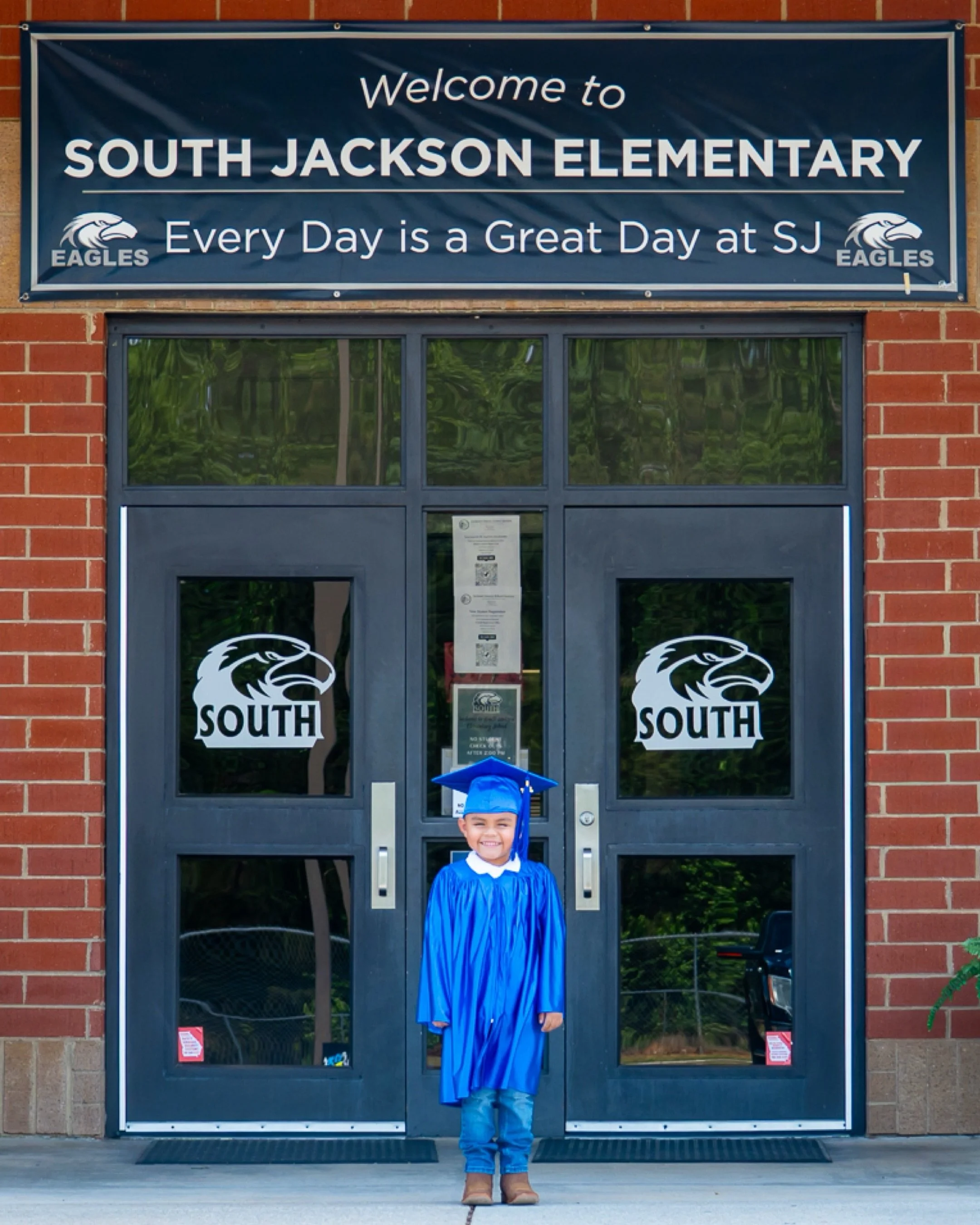 the sweetest little graduate 🎓✨
Kindergarten, here he comes 💙