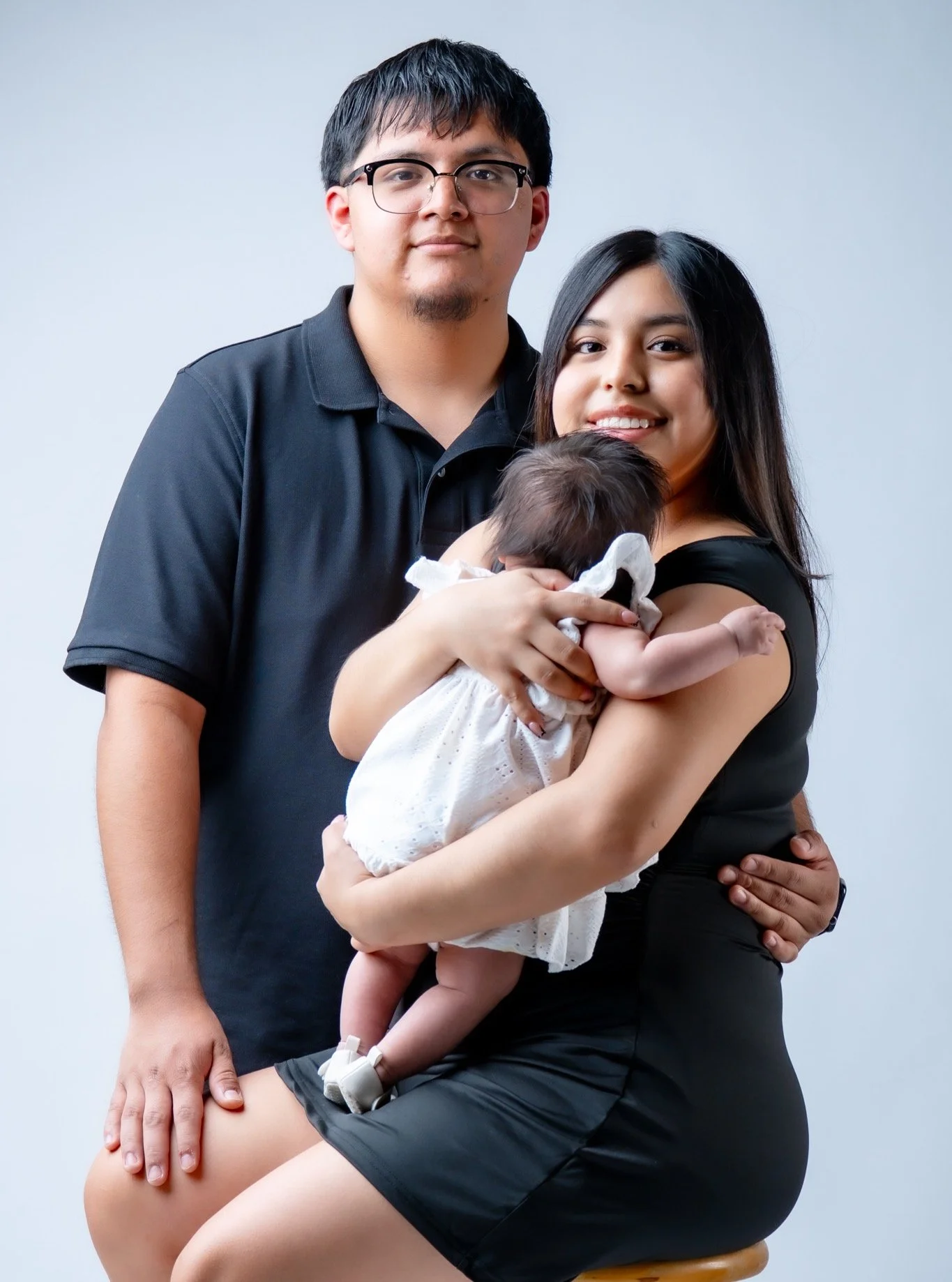 This family session felt so natural&mdash;you could truly feel the love in every moment 🤍✨
They were amazing, and I had the hardest time narrowing these down 🥹
(Sharing a few favorites while keeping baby&rsquo;s face private per family&rsquo;s requ