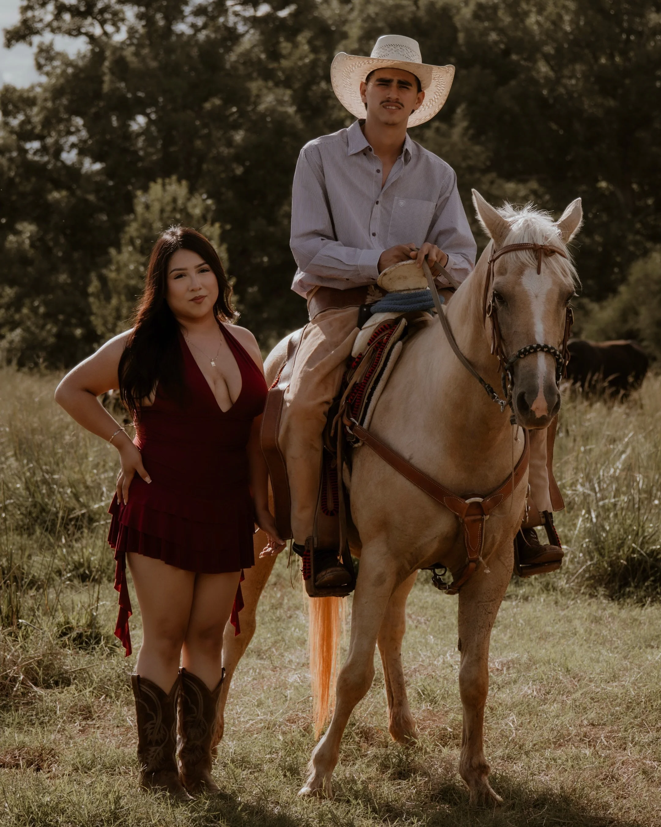 This session felt like something straight out of a country love story and is definitely one of my favorite galleries to date. ✨

#georgiaphotographer #westerncouplesphotographer #goldenhourphotography #couplesession #horsephotoshoot