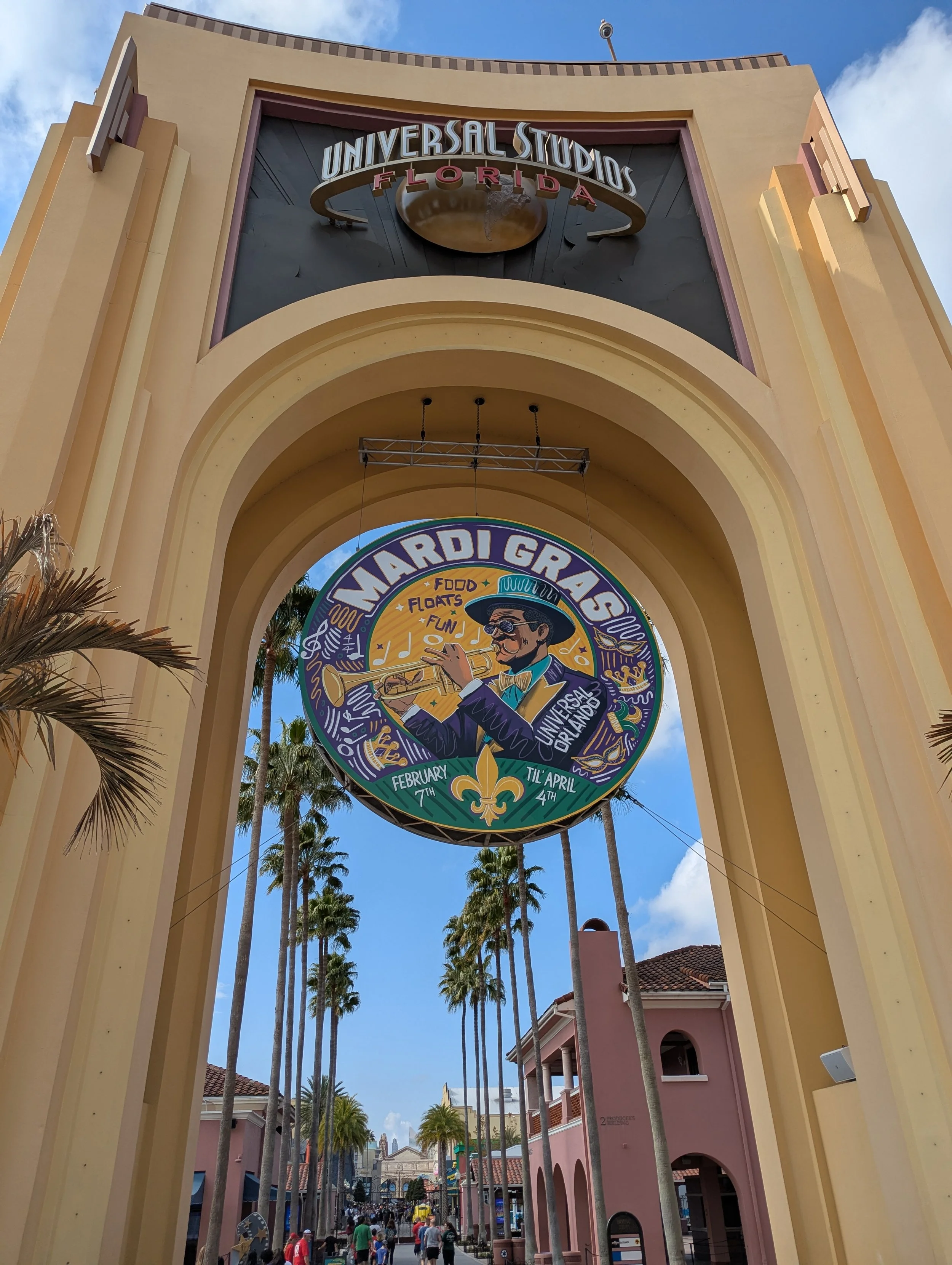 🎭 Universal Mardi Gras 2026: What to Eat, Catch, Sip &amp; Dance Your Way Through