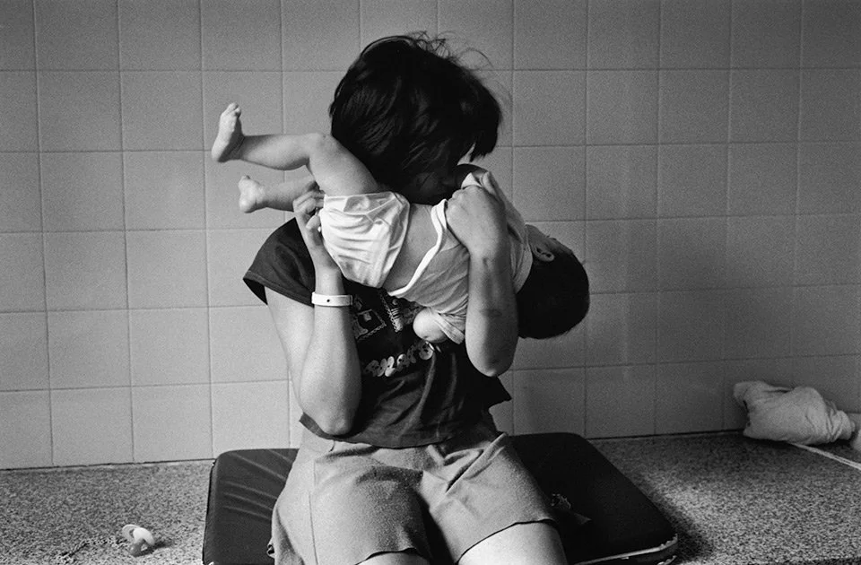 adriana-lestido-fotografias-madres-adolescentes-03.jpg