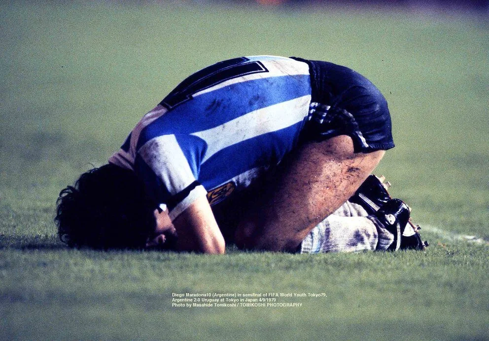https___s3.amazonaws.com_arc-wordpress-client-uploads_infobae-wp_wp-content_uploads_2018_09_14140913_maradona-fotografo-japones-SF-24.jpg