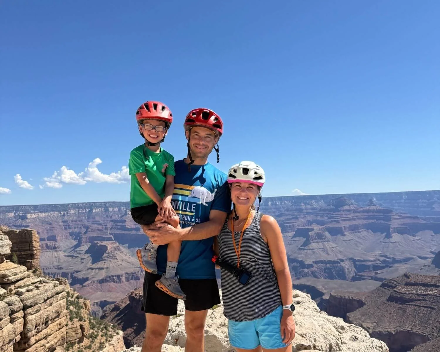 Family overlooking the Grand Canyon in Arizona - explore our USA travel guides
