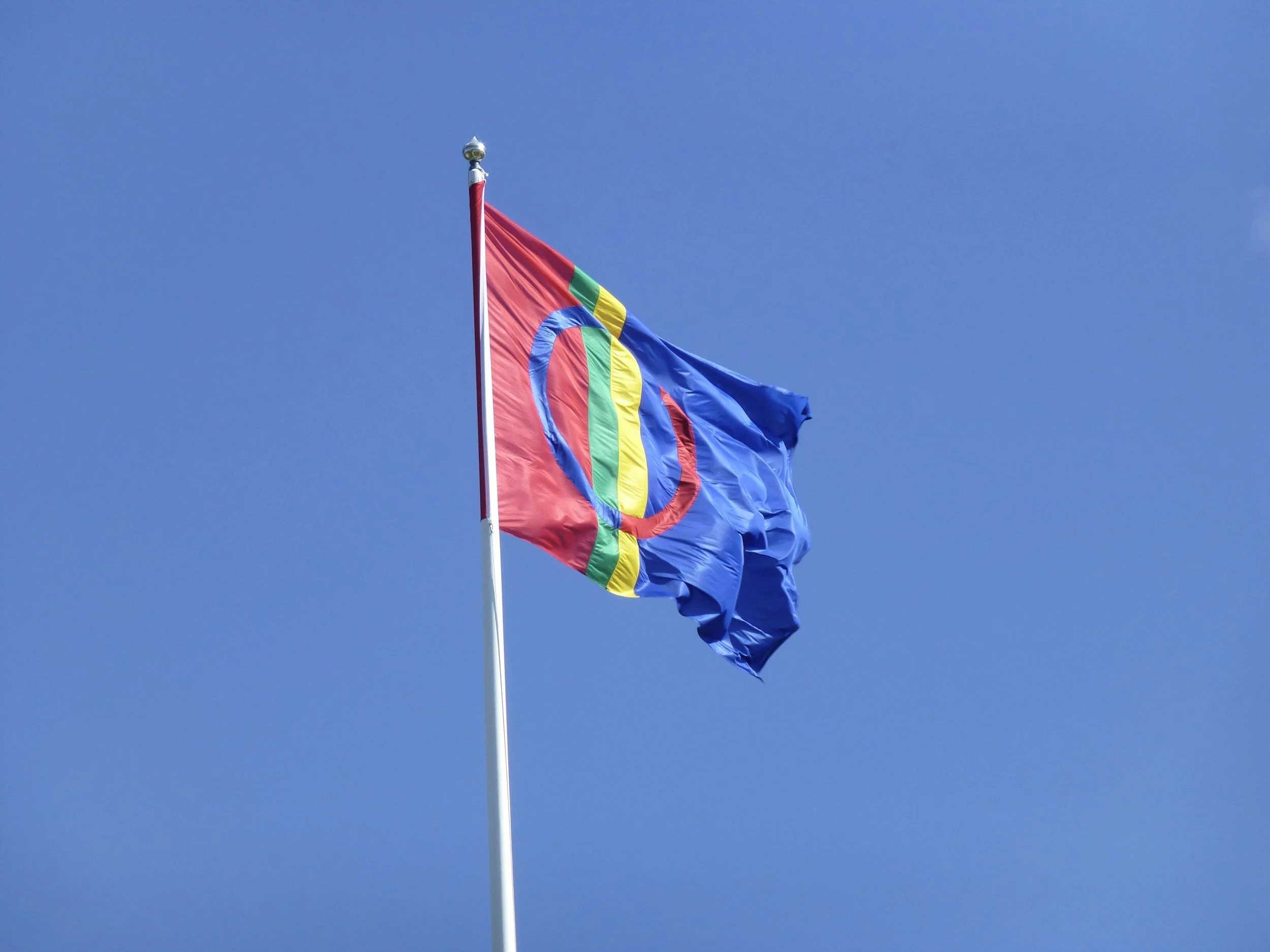 The Sámi flag waving in the wind