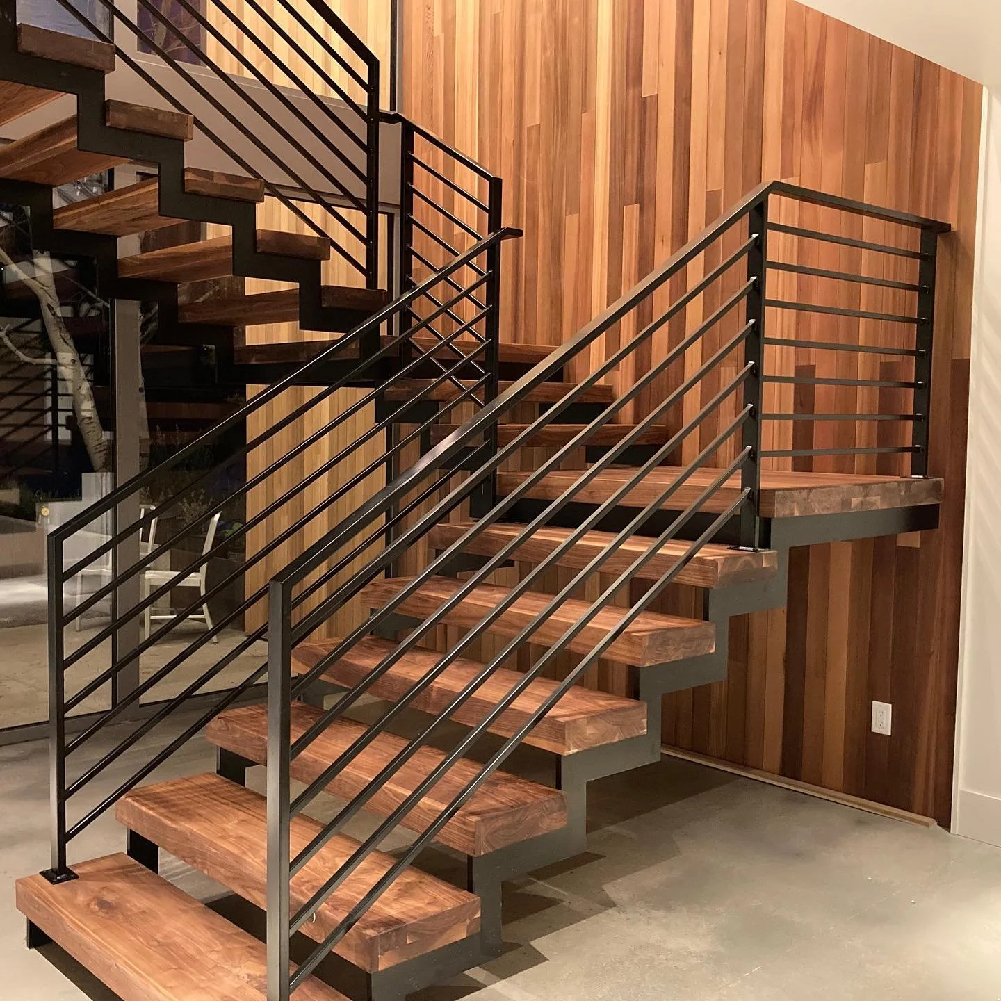We love the classic look of an iron and wood staircase. What do you guys think? 
&bull;
&bull;
&bull;
#luxuryhomes #utahhomes #utahhomebuilder #utahfabricator #utahcontractor #utahnewconstruction #utahconstruction #utahisrad #utah #modernrailings #sa
