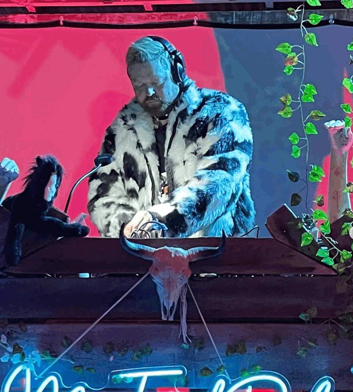 Happy Hour Set: Cpt. Kirkland