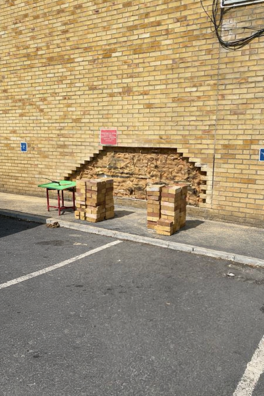 Yateley Brickwork Project
Clean, precise brickwork completed to a high standard.