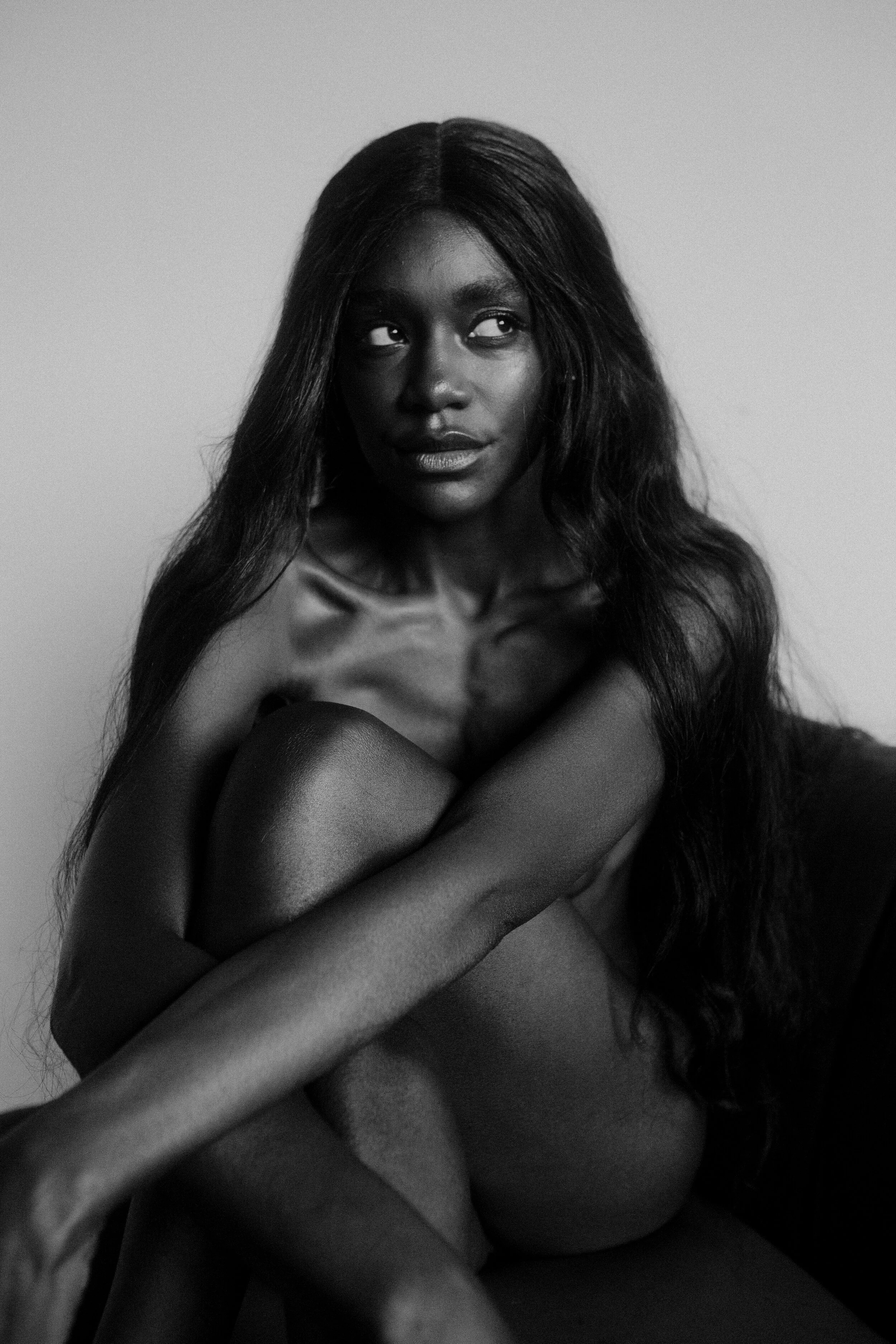 unique posing fashion editorial3.jpg