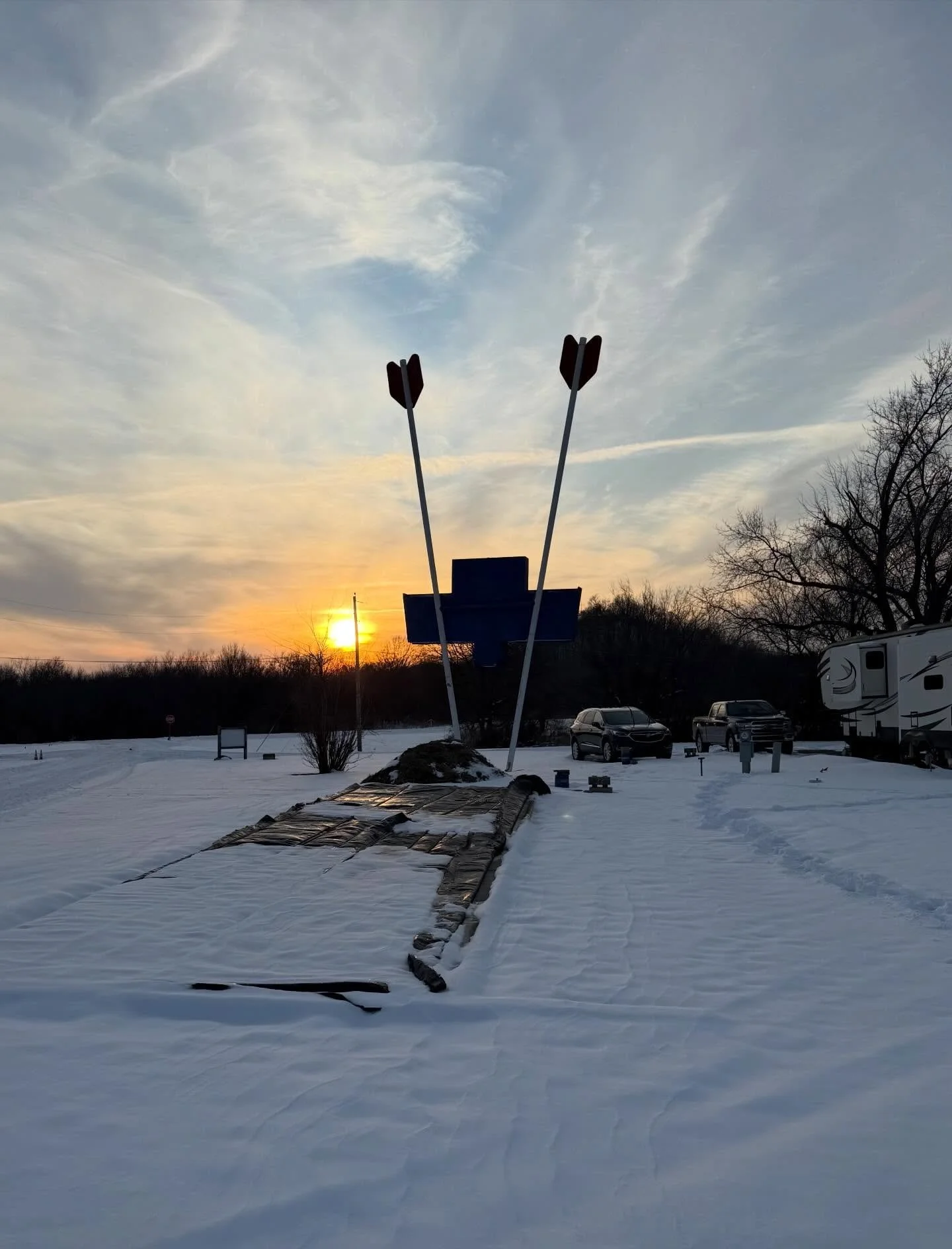 Winter nights, warm welcomes ❄️💙

#RVLife
#traveloklahoma 
#theoutpostrvpark
#rvpark