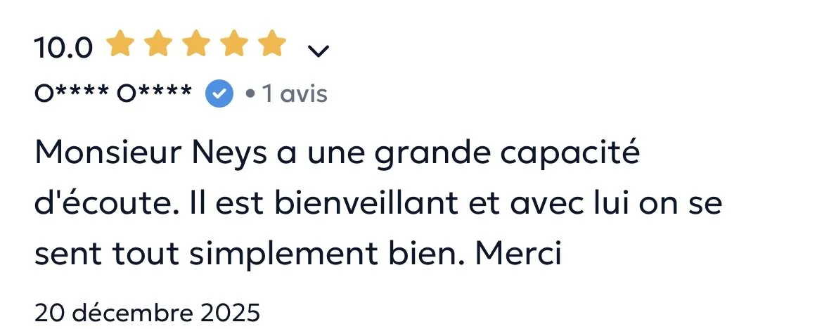 Capture d'écran d'une page d'avis en ligne montrant une évaluation cinq étoiles, un nom partiel, un badge de vérification, une mention du nombre d'avis, et un commentaire positif sur Monsieur Neys, daté du 20 décembre 2025.