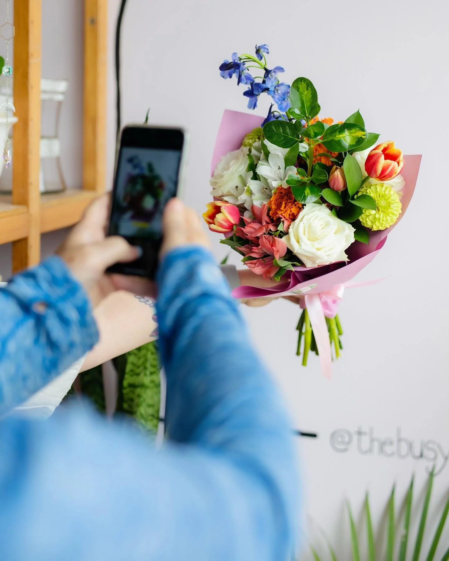 @thebusybloomco x @tiny.weld grand opening ! 💐💍

cannot think of two people more worthy of this space than these two: women who are bursting with good energy, love &amp; kindness. can&rsquo;t wait to see them grow &amp; blossom from here 🌹💛
