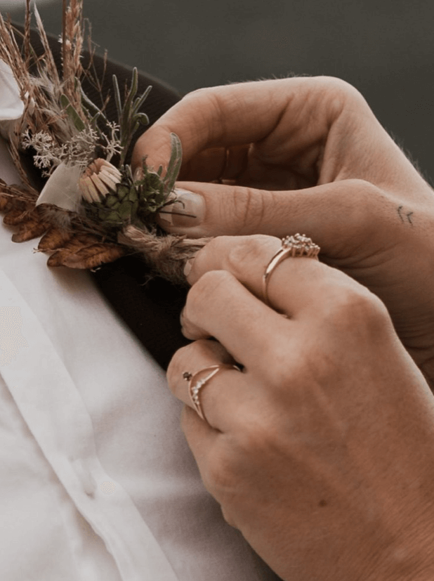 Boutonnière set up.png