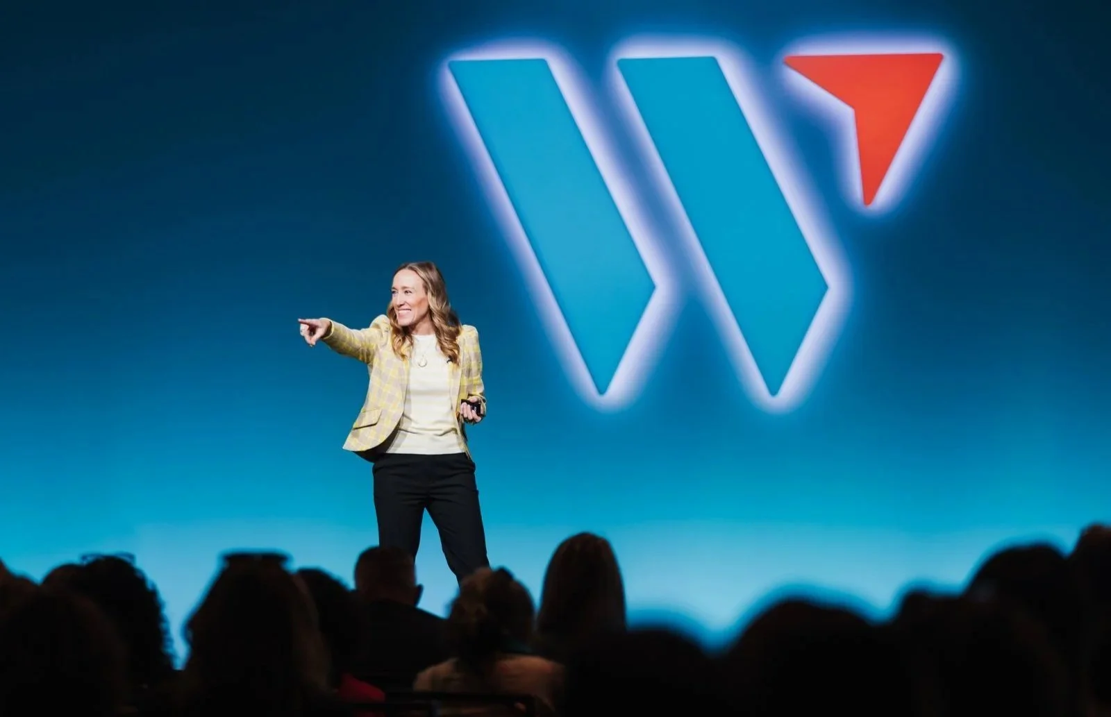 Keynote speaker who talks about burnout and high-performing.