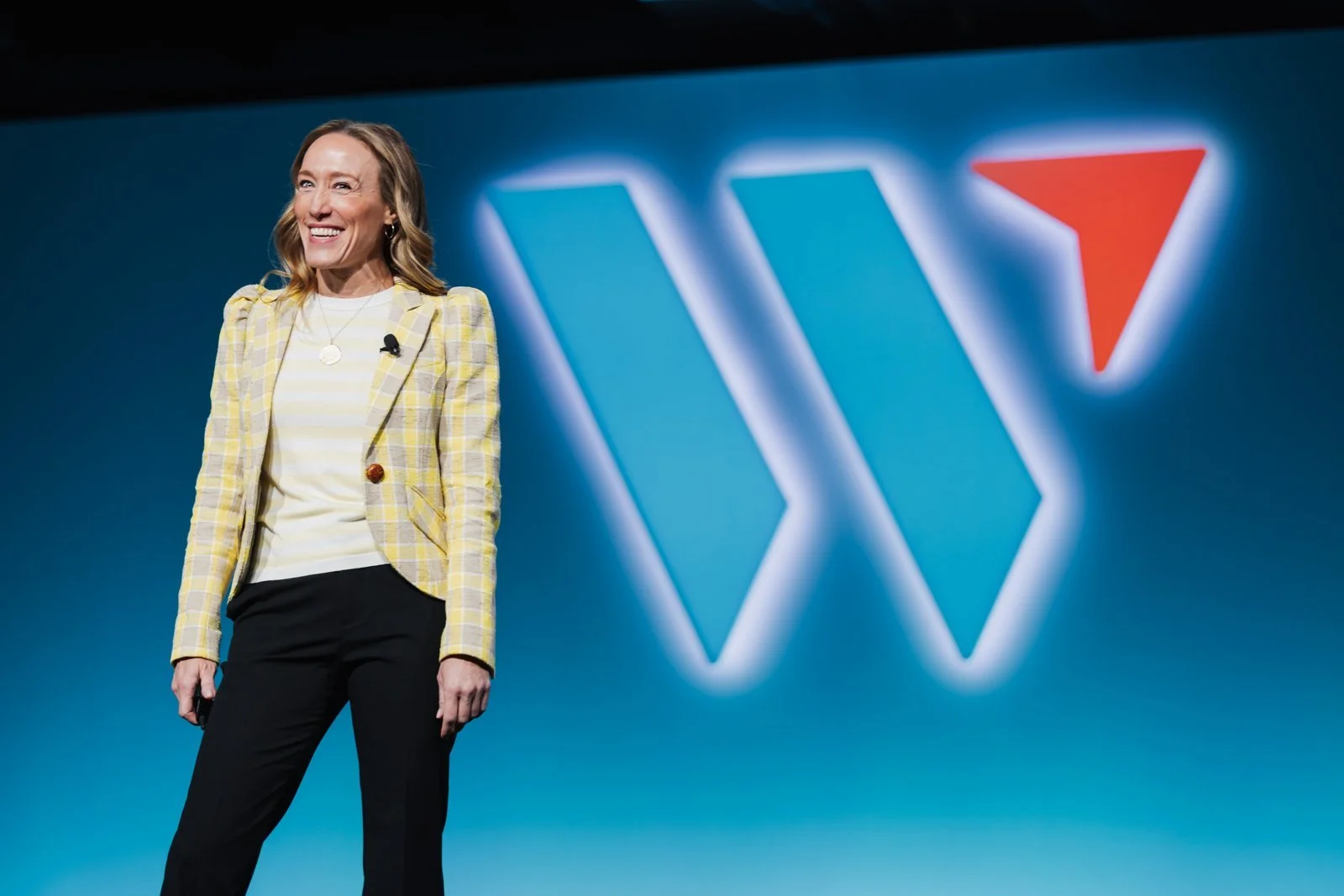 Keynote speaker to resilient leaders and energizing high-performing teams.