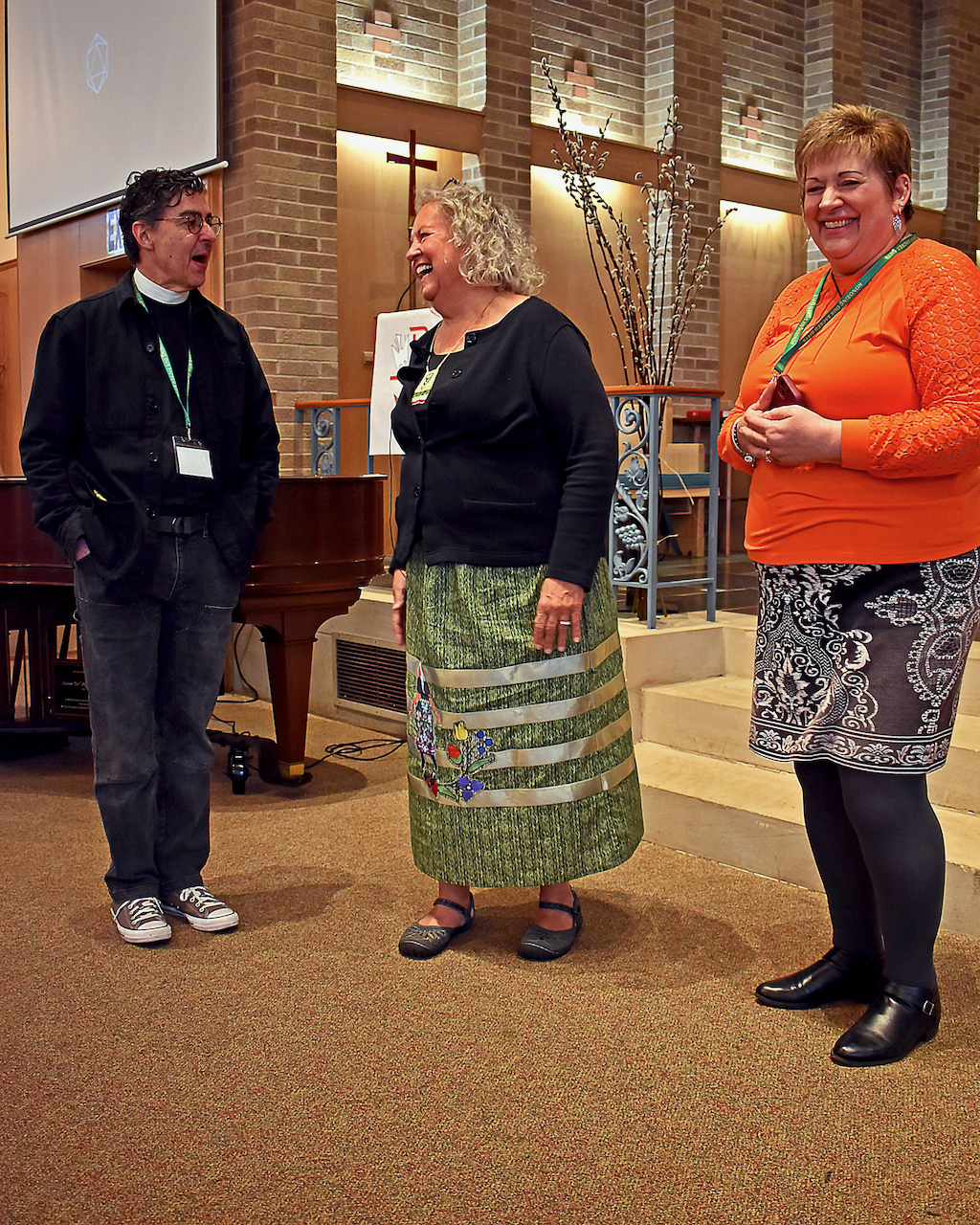 Robin Talking with Deacon David and Event Co-Chair Debbie