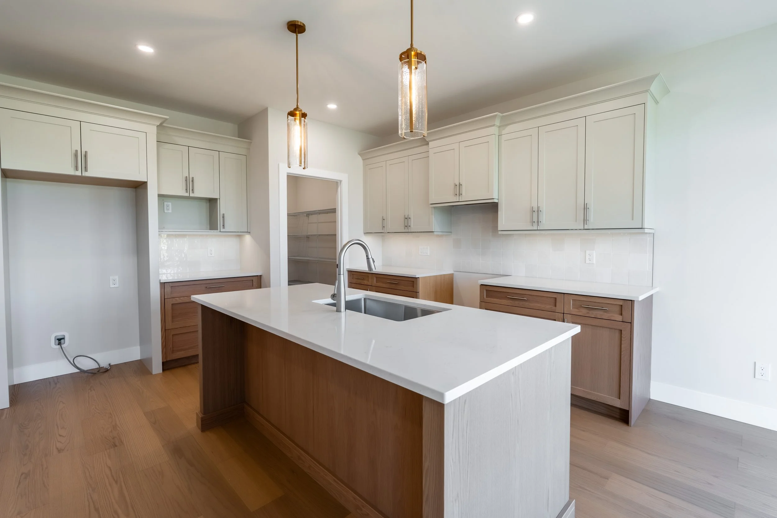 3579 Paul Cres-9.jpg
