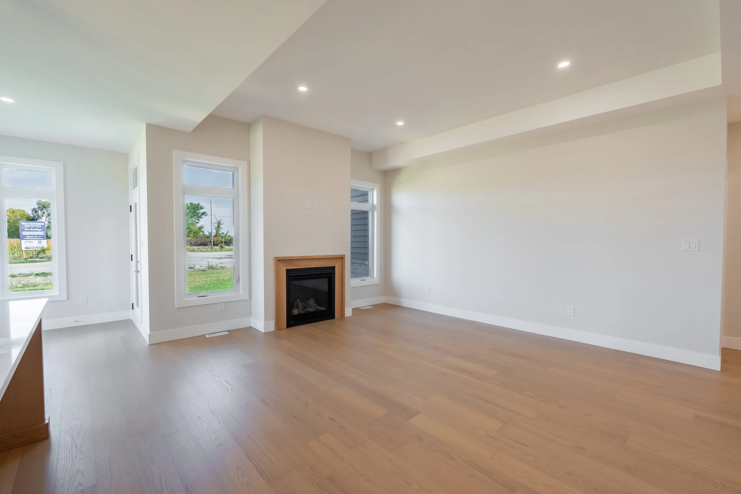 3579 Paul Cres-7.jpg