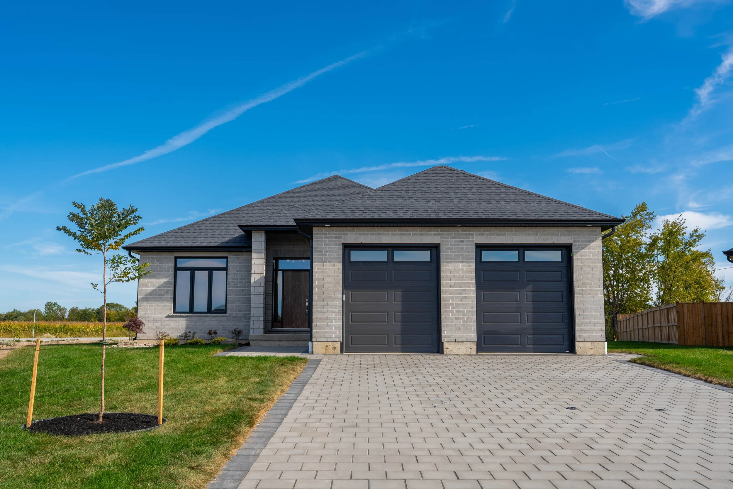 3579 Paul Cres-1.jpg
