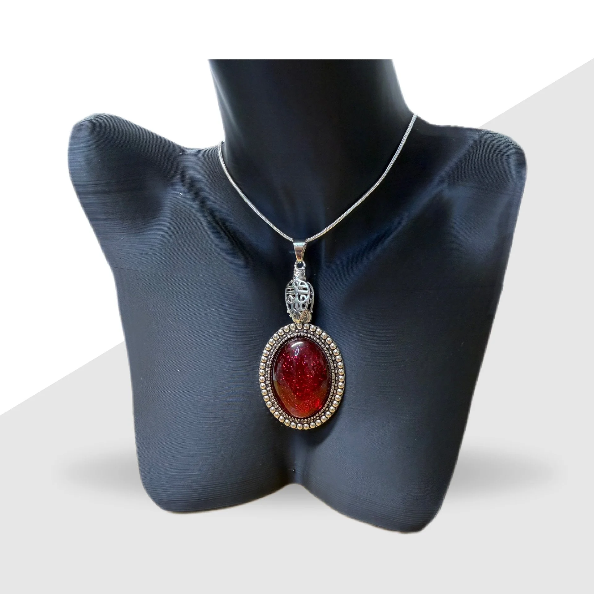 Exquisite Emerald Resin Pendant Necklace