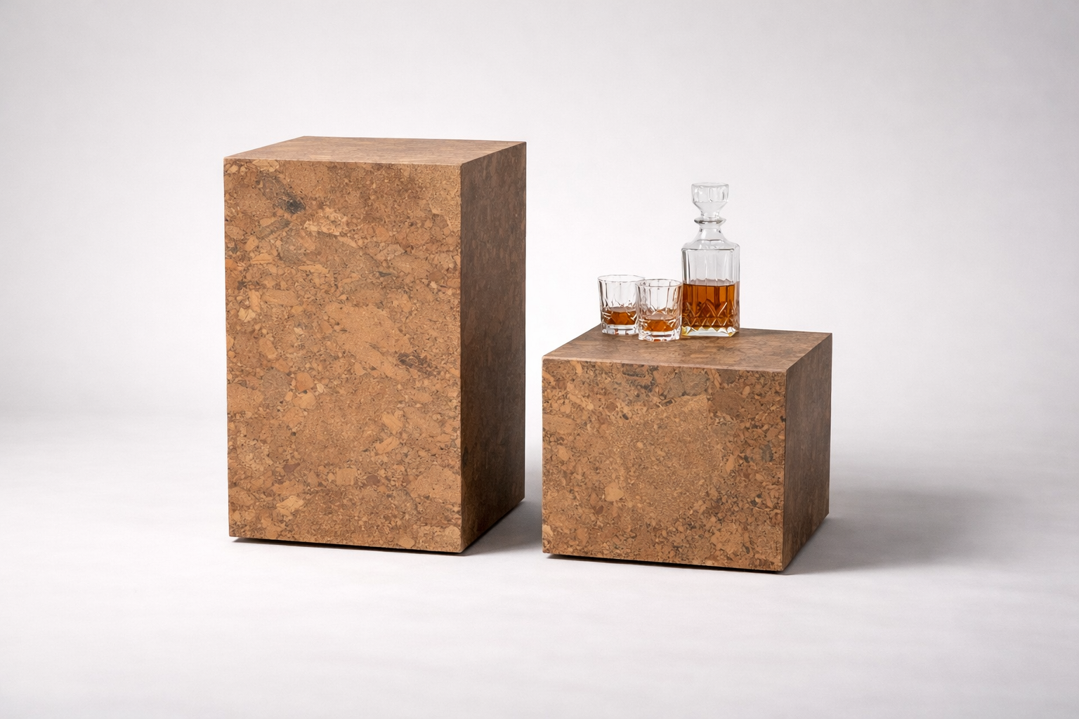 Två stycken sideboards med olika höjder tillverkade i en brun terrazzo inspirerad granitkeramik.