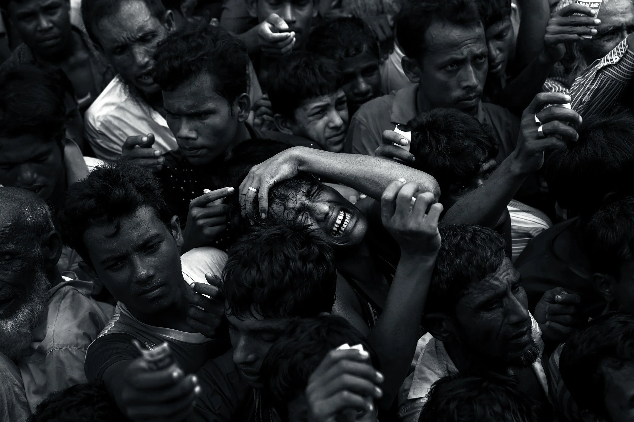 Rohingya scramble for aid, Bangladesh.