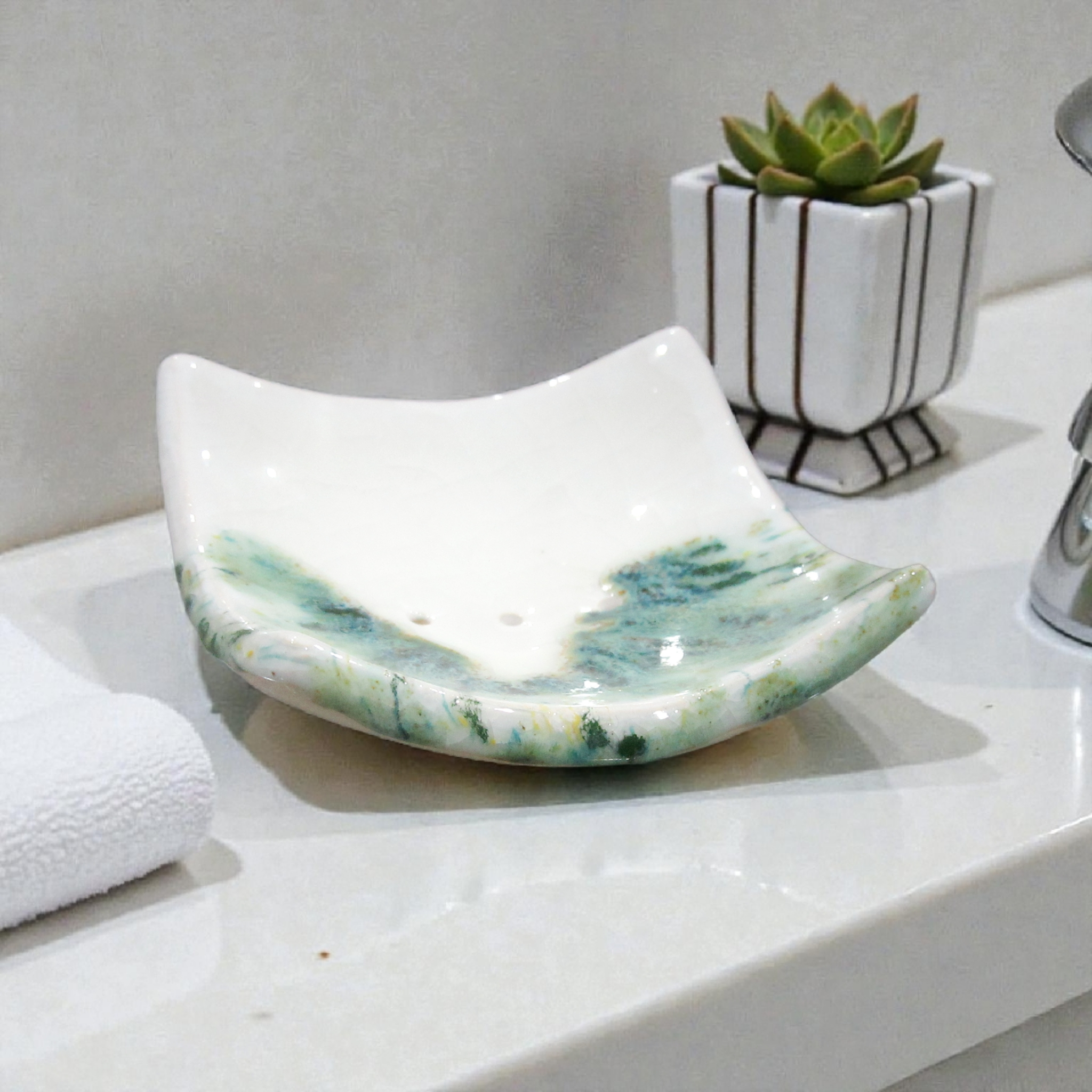 Ceramic Soap Dish - White/Green