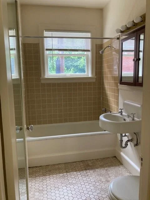 MC207 bathroom.jpg