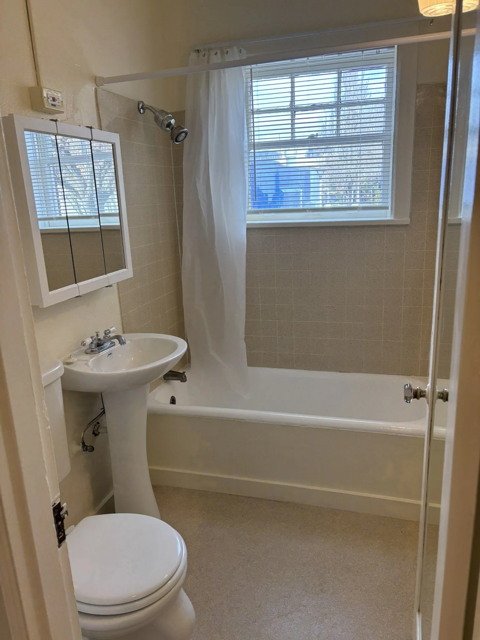 MC202 bathroom.JPEG