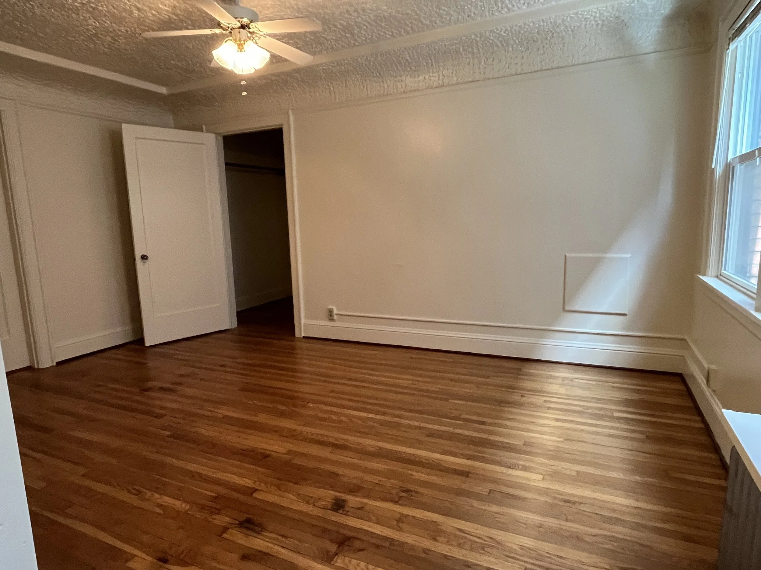 Burg 204 - living area1.jpg