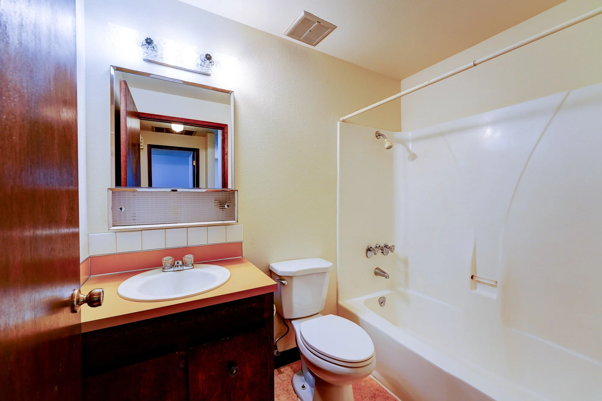 bathroom (2).jpg