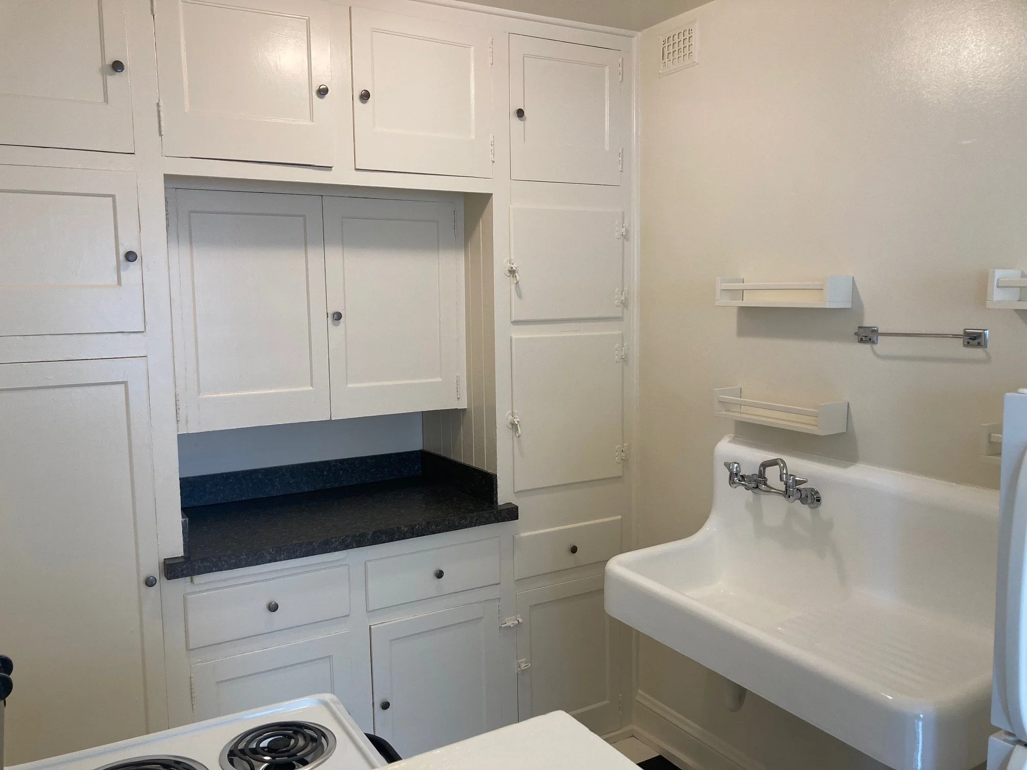Burg 302 kitchen.jpg