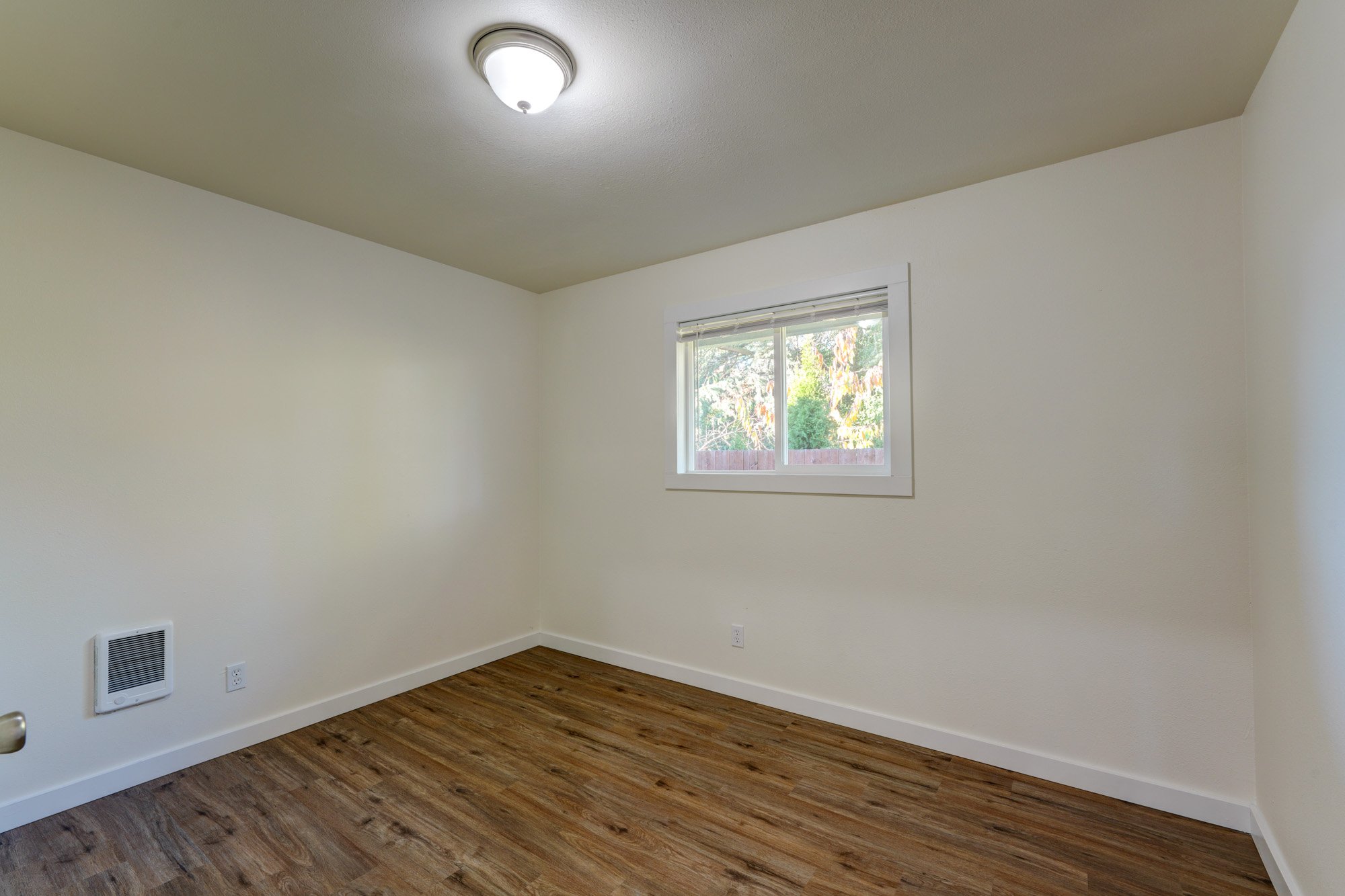 16-Walnut-Apartments-1049-SE-Walnut-St-Hillsboro-Oregon-Barry-Investment-Real-Estate-Phillip-Barry-Apartment-Broker.jpg