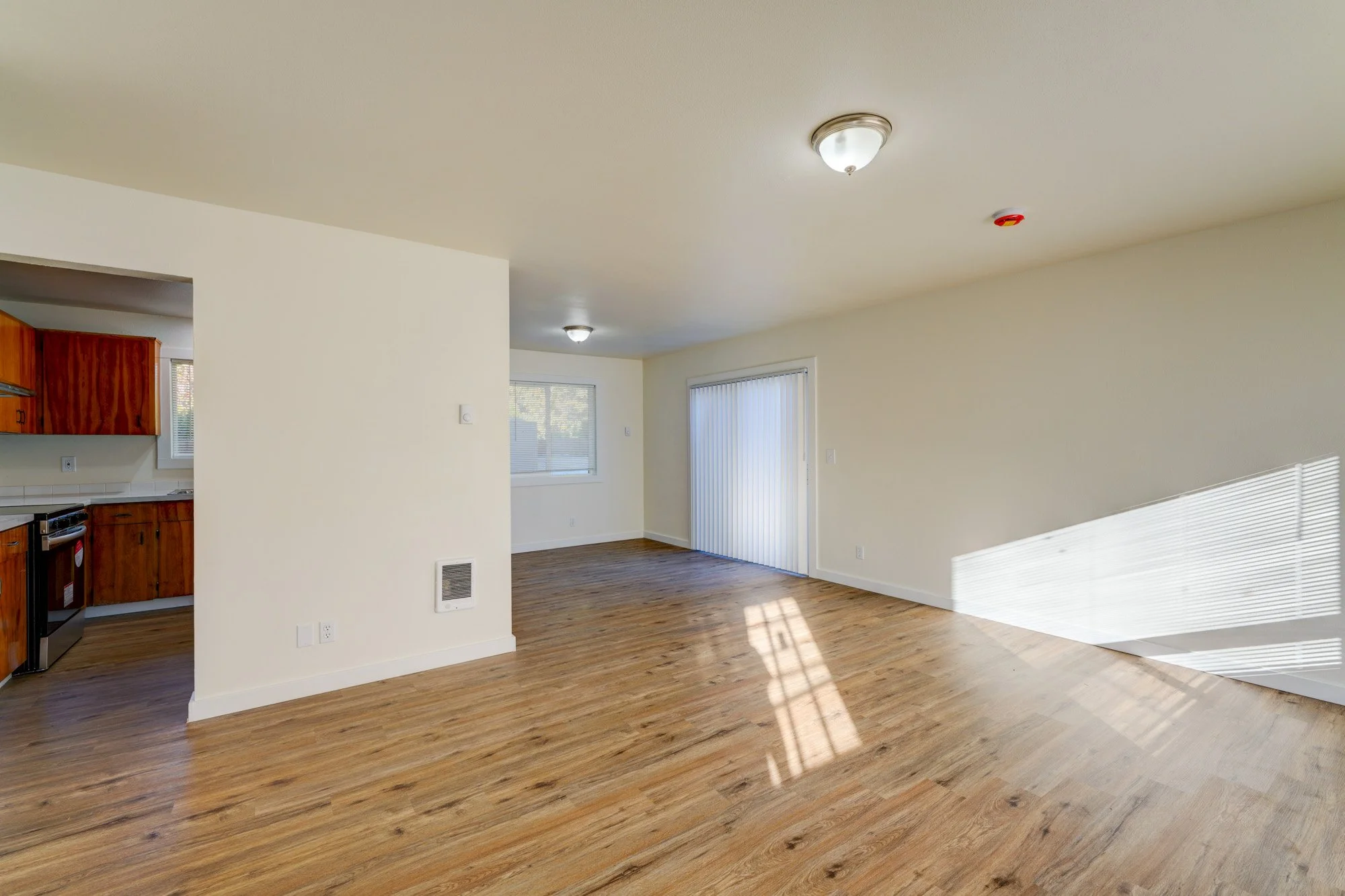 14-Walnut-Apartments-1049-SE-Walnut-St-Hillsboro-Oregon-Barry-Investment-Real-Estate-Phillip-Barry-Apartment-Broker.jpg