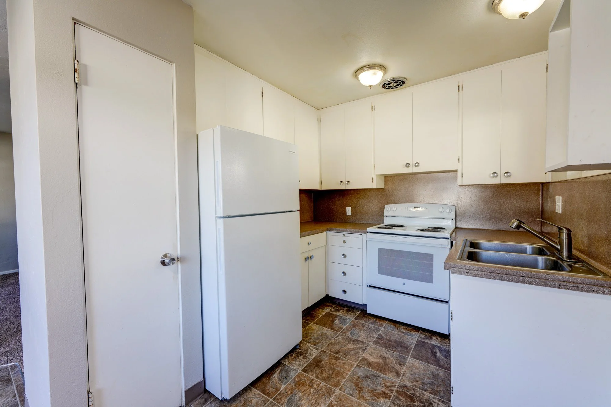 24-Walnut-Apartments-1049-SE-Walnut-St-Hillsboro-Oregon-Barry-Investment-Real-Estate-Phillip-Barry-Apartment-Broker.jpg