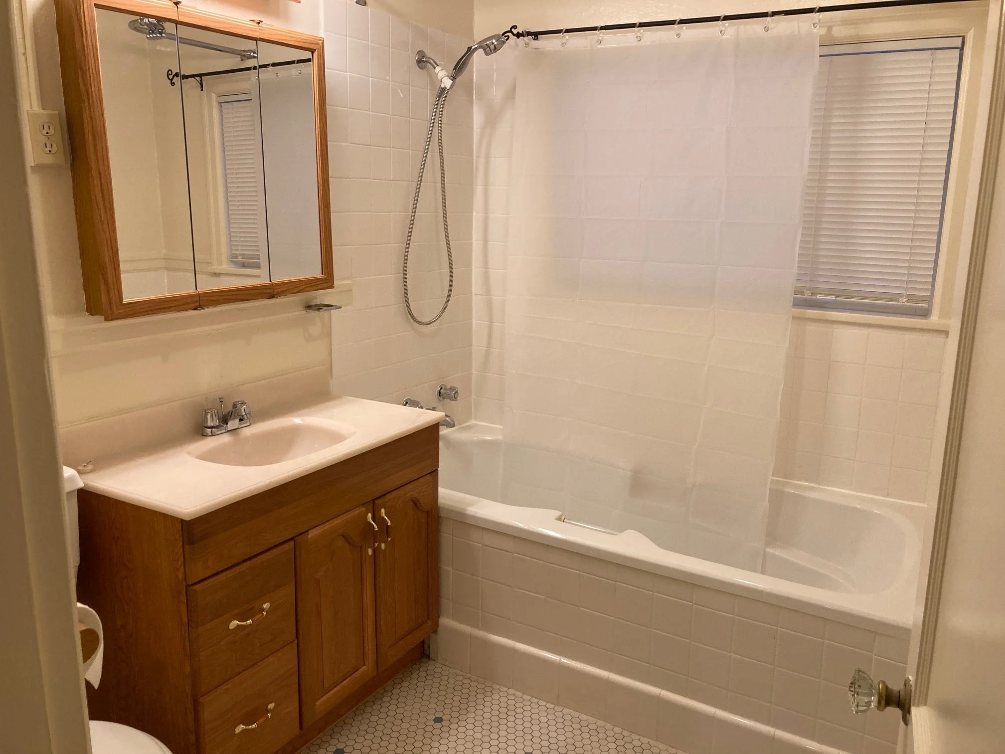 8 MC101 bathroom.jpg