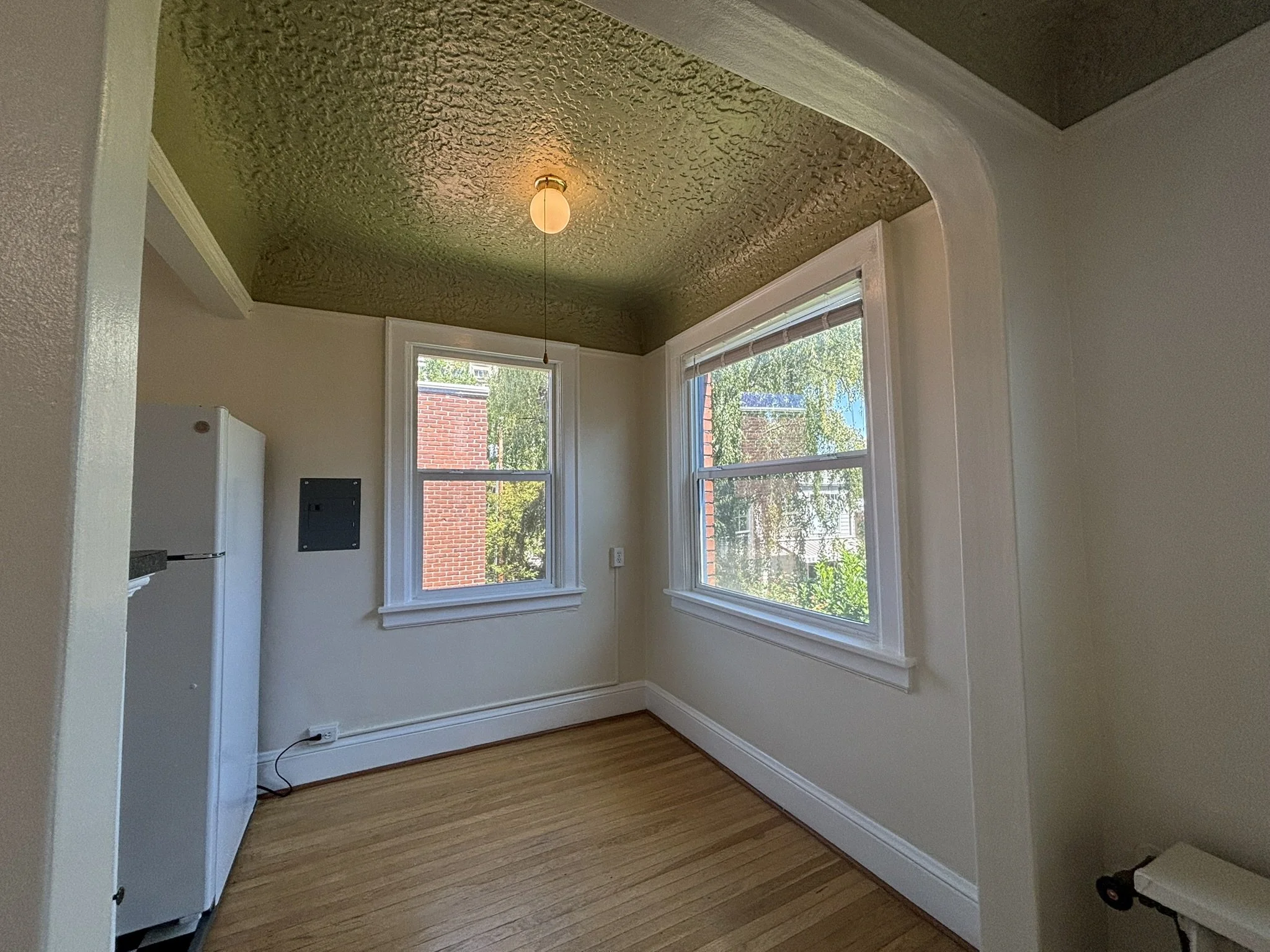 Burg 306 dining nook.JPEG