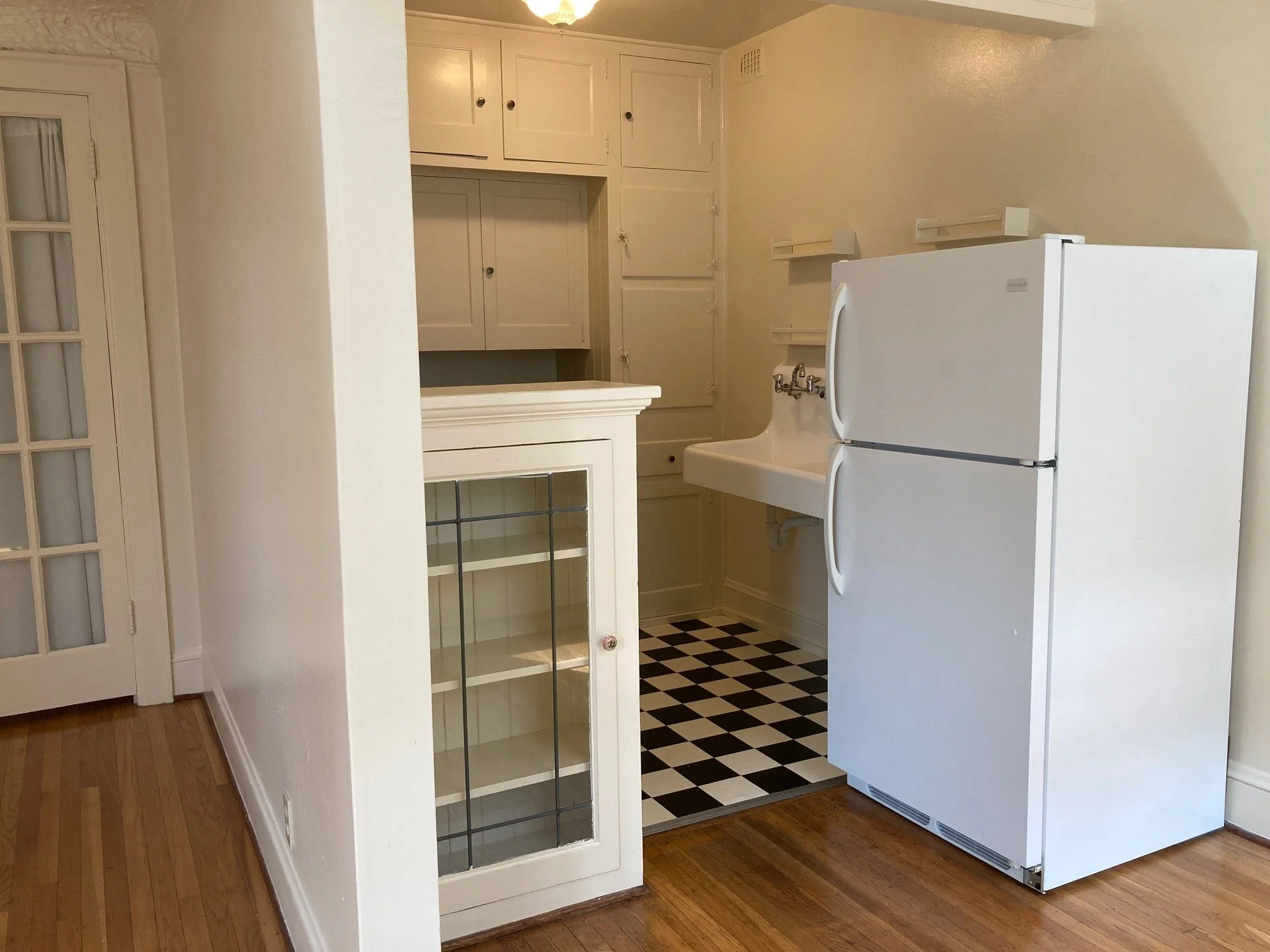 Burg 302 kitchen built-ins.jpg