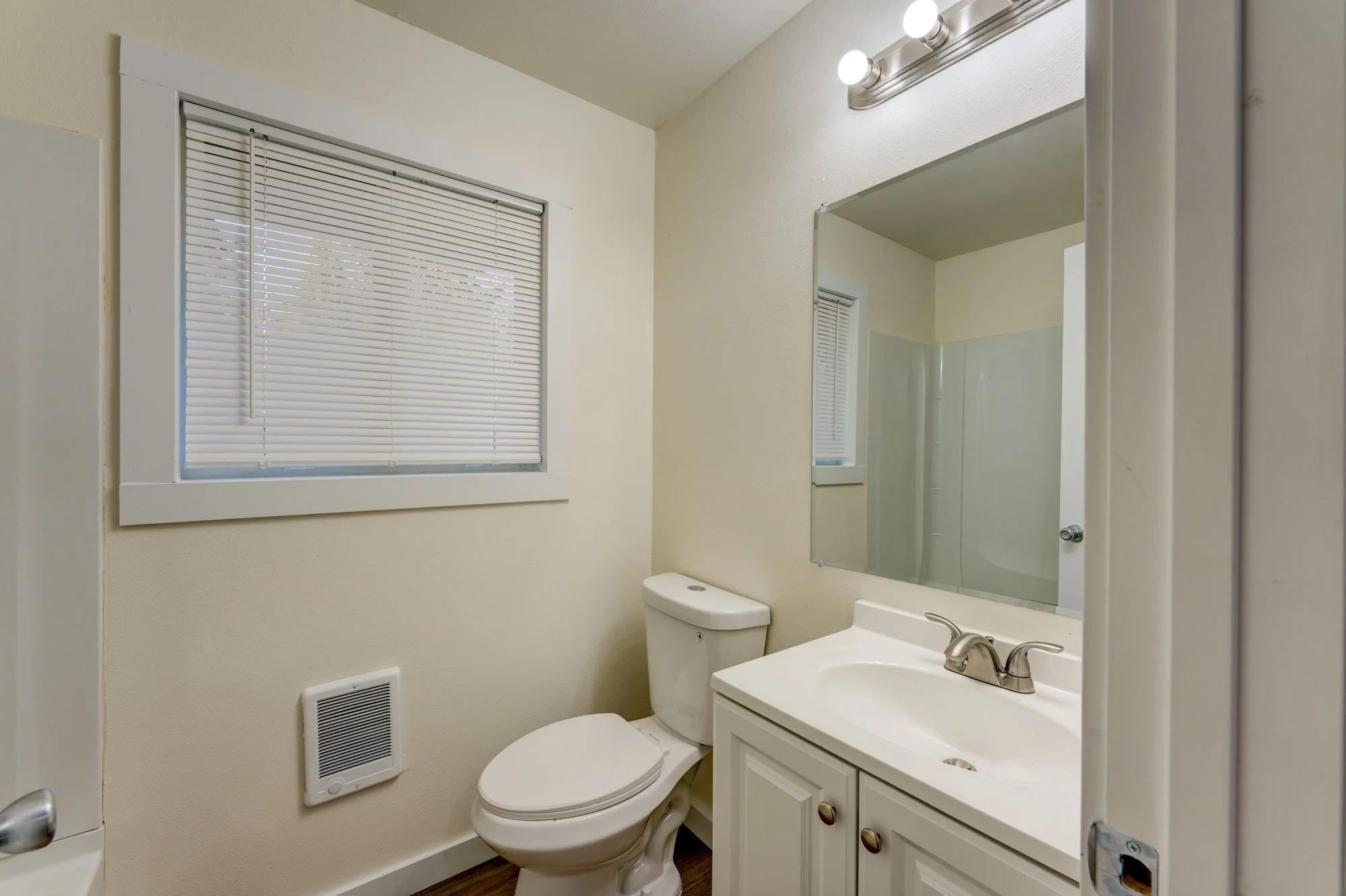 12-Walnut-Apartments-1049-SE-Walnut-St-Hillsboro-Oregon-Barry-Investment-Real-Estate-Phillip-Barry-Apartment-Broker.jpg