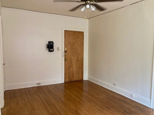 MC207 living area1.jpg