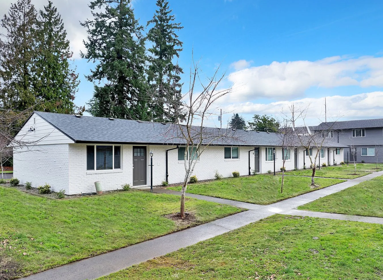 Hillsboro Court Apartments, 17 units - Hillsboro