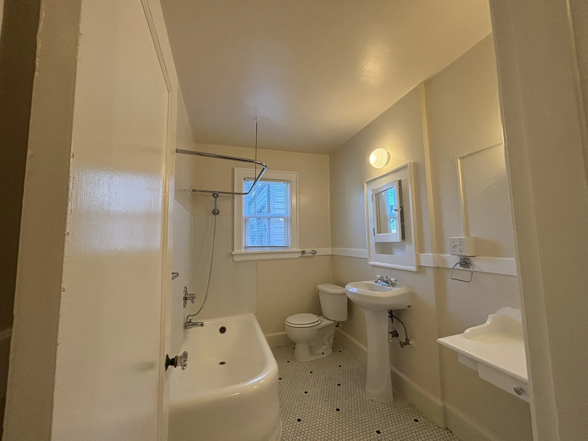 Burg 306 bathroom.JPEG