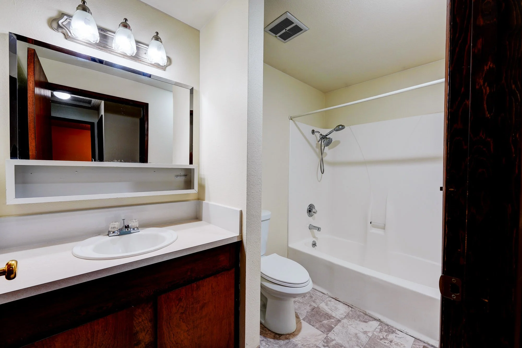bathroom (1).jpg