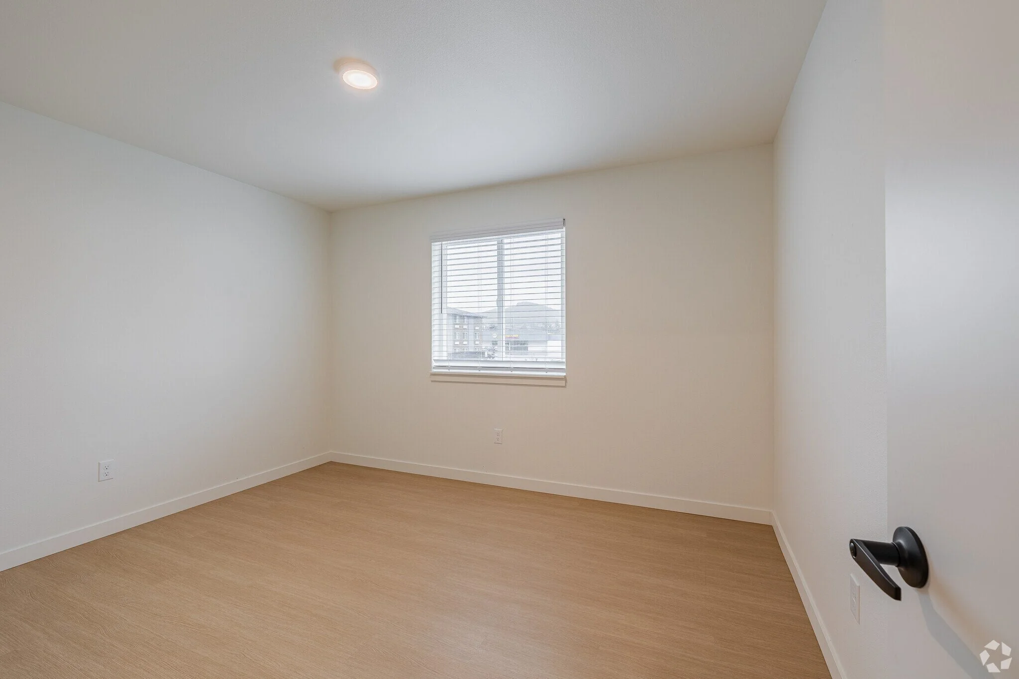 river-run-apartments-seaside-or-1br-1ba---58sf---bedroom (1).jpg