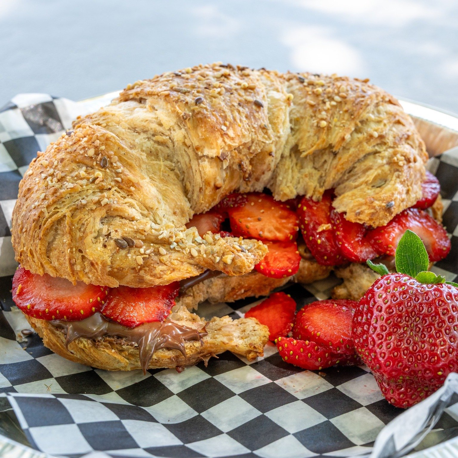 Strawberry Nutella Croissant IS BACK - At the Farmhouse Cafe, open from 9:00 to 4:30.
It's just as good as it looks 😋
Freshly picked Strawberries, full of flavour and sweetness 🍓
Come today before 5:30 and get yours for this weekend!

We are open T