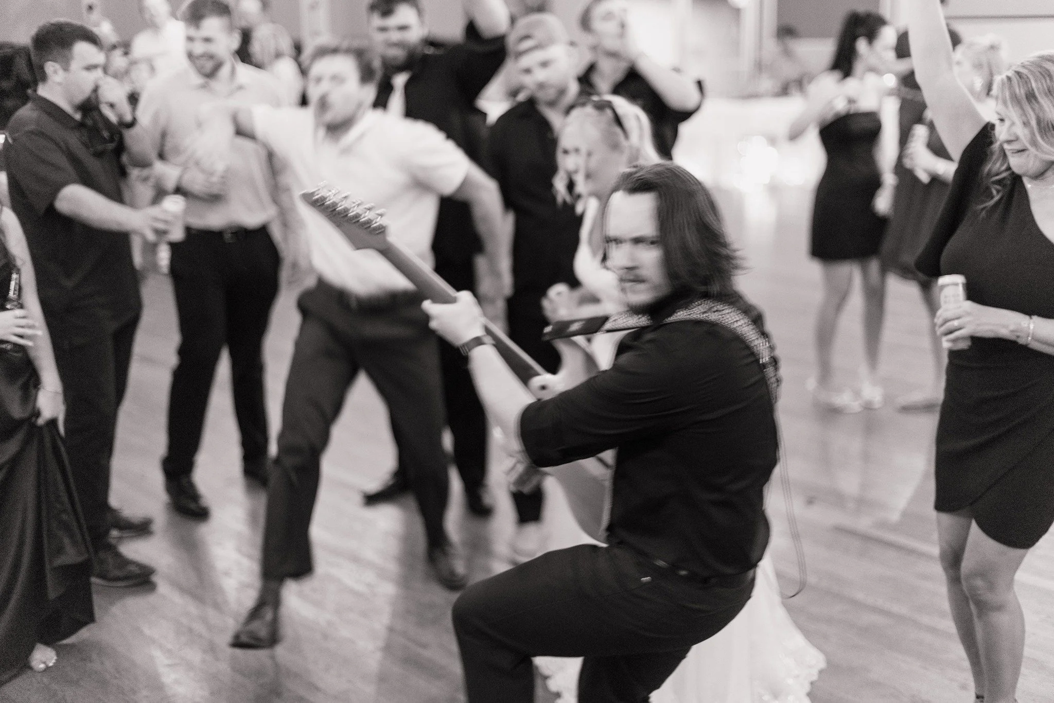 Staying in your seat during the reception challenge: impossible. 🎸💃🕺🔥

#livemusic  #stlweddingvendor #weddingentertainment #receptionmusic #liveweddingband